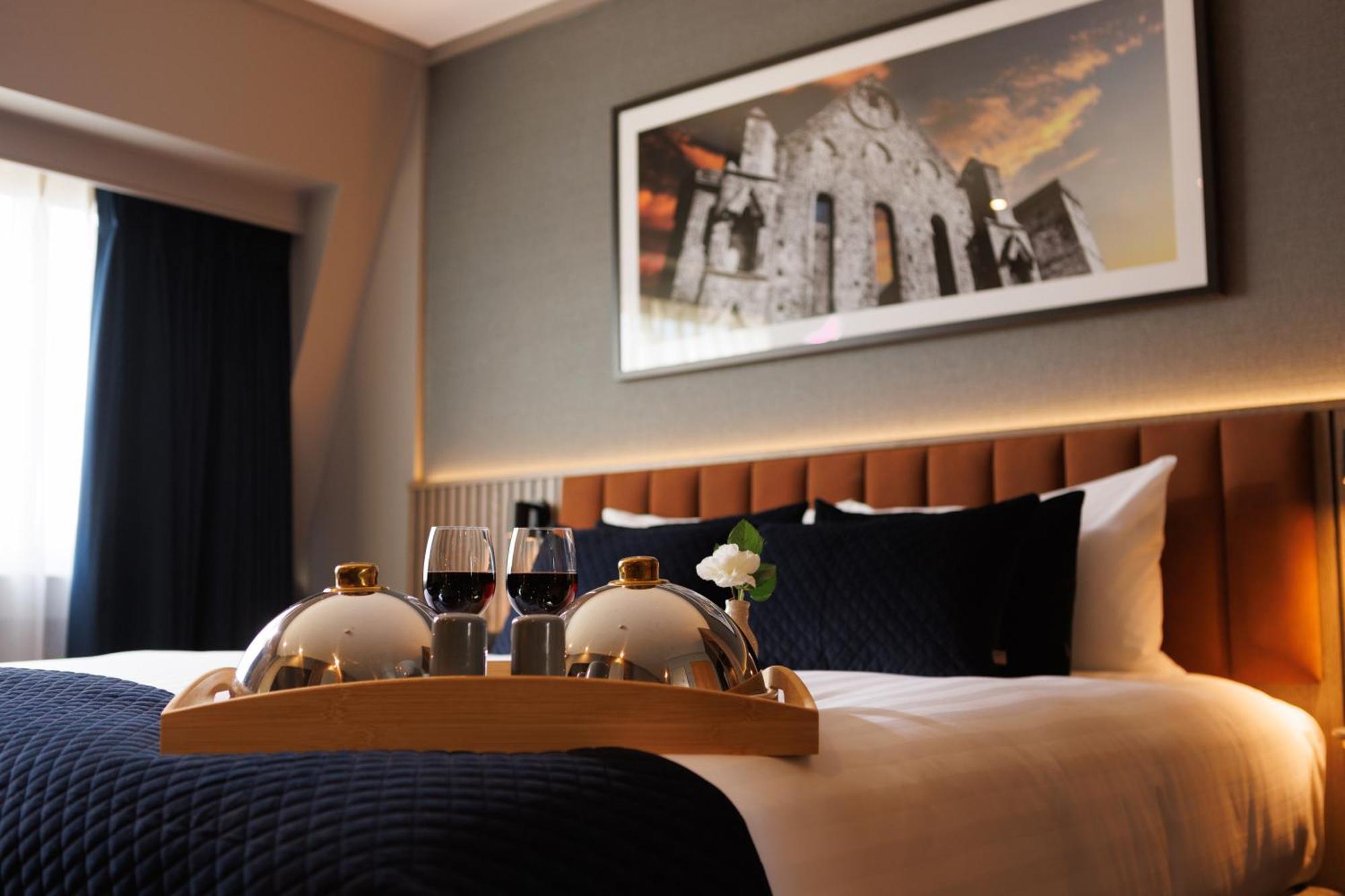 Talbot Hotel Клонмель Екстер'єр фото